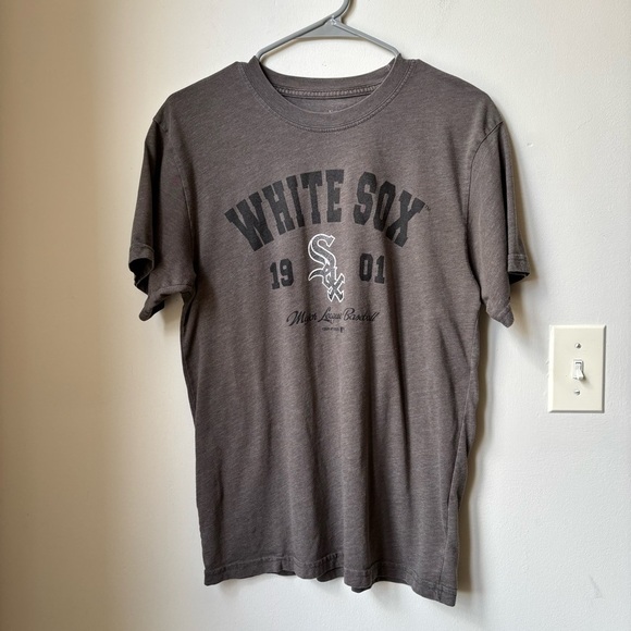 White Sox Gray Graphic T-Shirt Baseball Tee - Picture 1 of 6